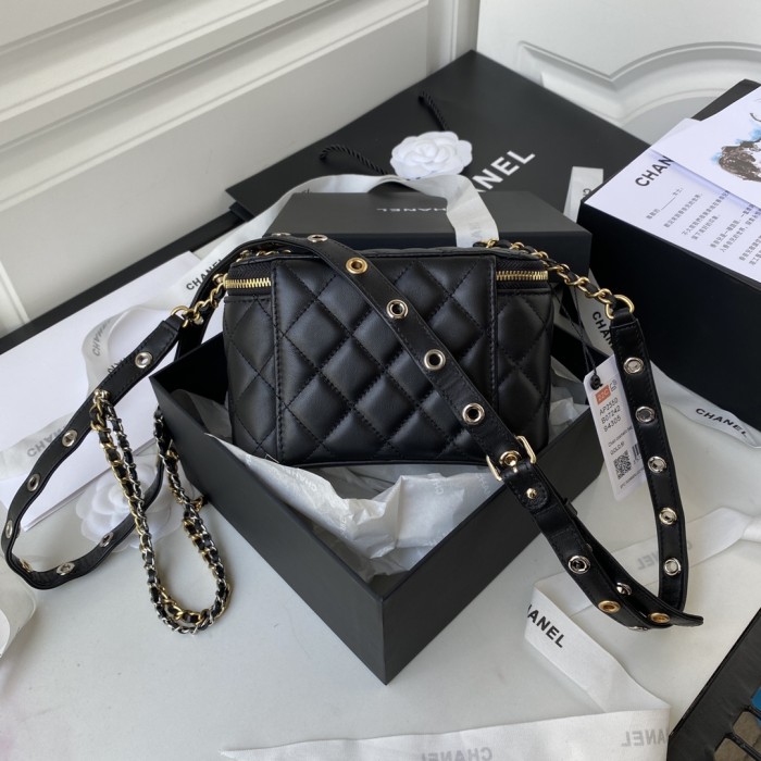 Handbag Chanel AP2550 size 9.5x17x8 cm