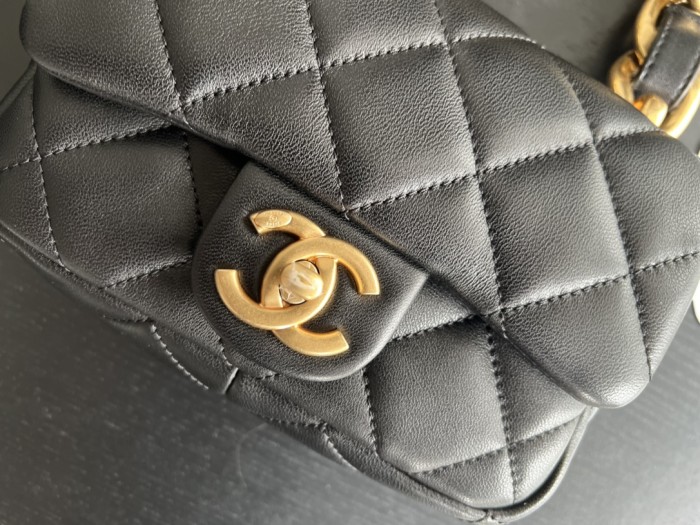Handbag Chanel size 17 cm