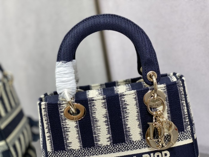 Handbag Dior size 24 cm