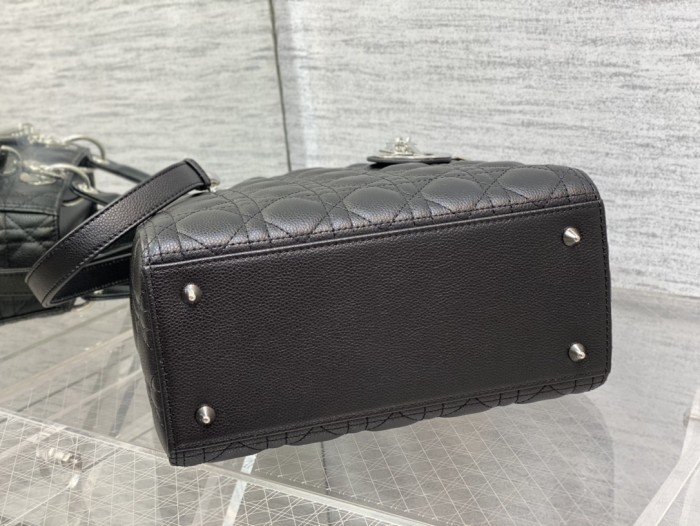 Handbag Dior size 17 cm