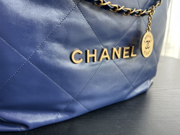 Handbag Chanel size 39cmx42cmx8 cm