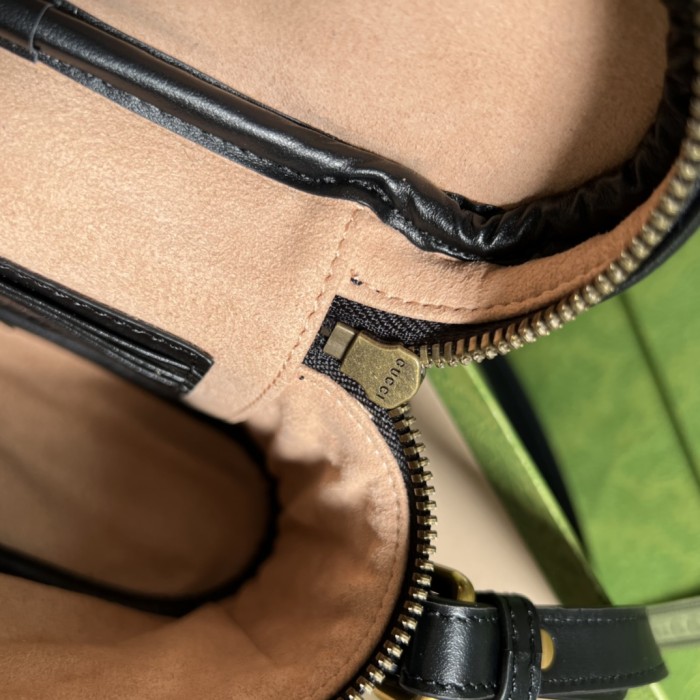 Handbag Gucci 672253 size 19*13*7 cm