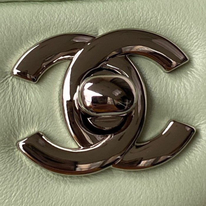 Handbag Chanel size 20 cm