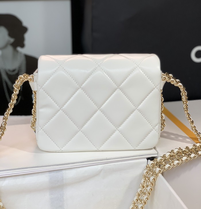 Handbag Chanel size 18 cm