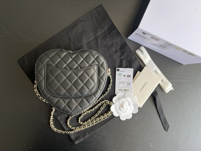 Handbag Chanel size 18cmx17cmx5 cm