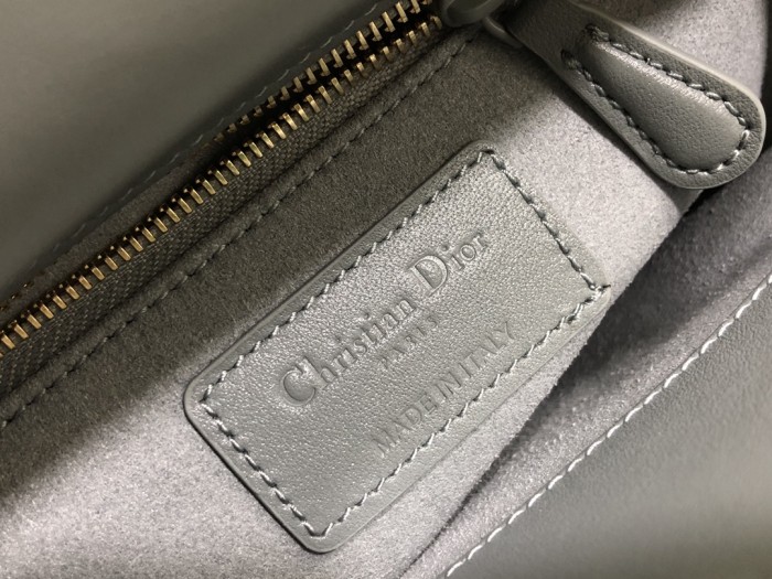 Handbag Dior M0505 size 17 x 15 x 7 cm