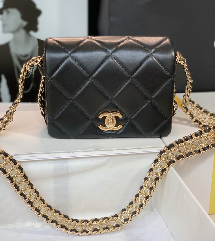 Handbag Chanel size 18 cm