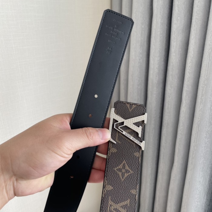 Louis Vuitton Belt 8 (width 4cm)