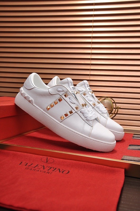 Valentino Garavani Rockstud Untitled white calfskin sneaker