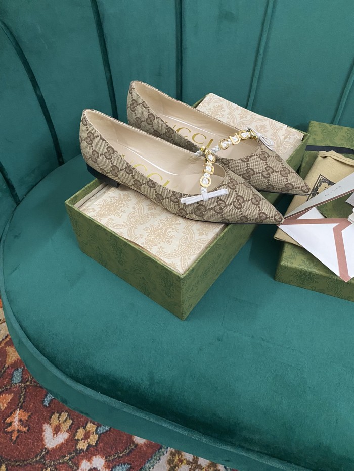 Gucci Women's pump with 'GUCCI' Women 10