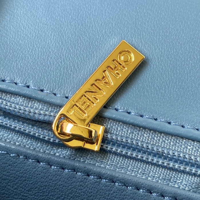 Handbag Chanel size 20 cm