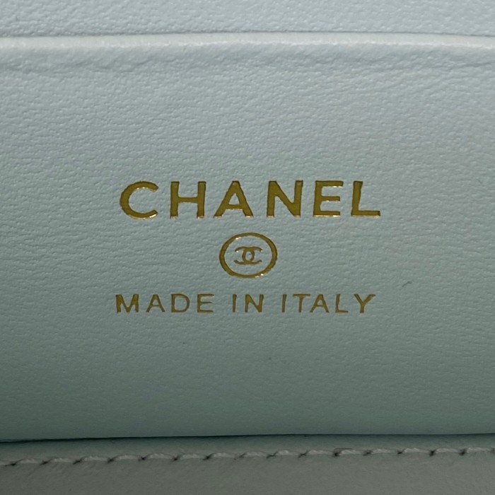 Handbag Chanel AP1341 size 9.5x17x8 cm