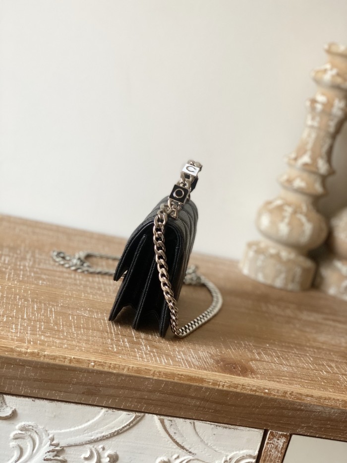 Handbag Chanel 81197 size 9.5×13×6 cm