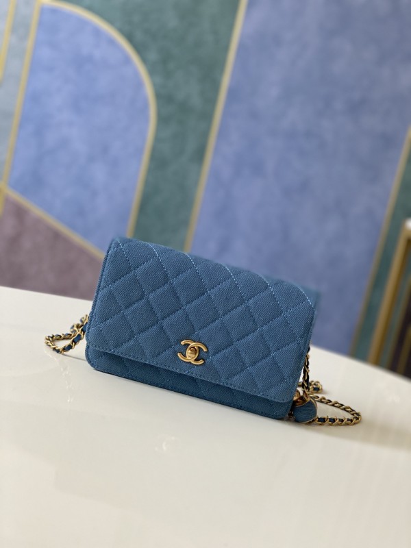 Handbag Chanel 81174 size 19*12*3.5 cm