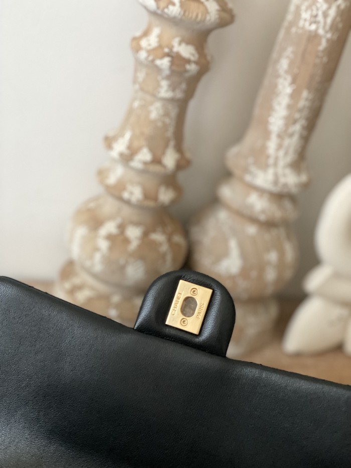 Handbag Chanel AS3393 size 14x22x8 cm