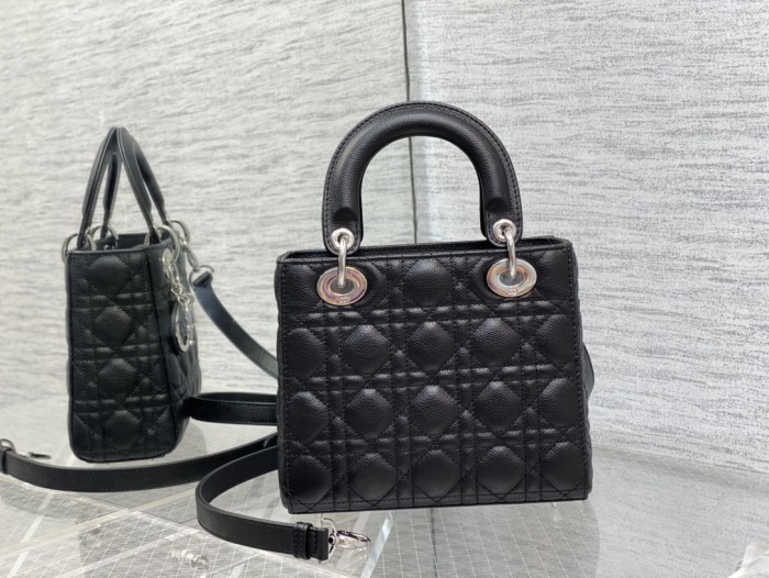 Handbag Dior size 20 cm