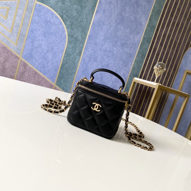 Handbag Chanel 81113 size 10 7 9 cm