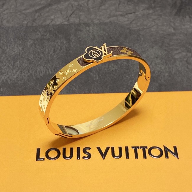 Clothes Louis Vuitton 107