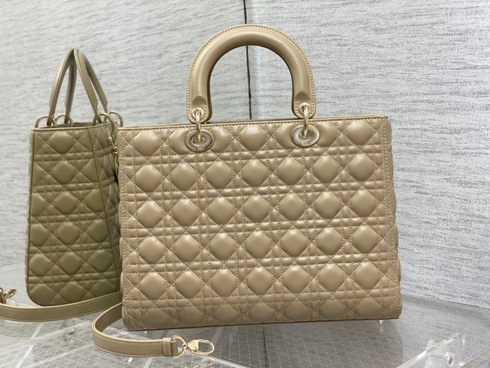 Handbag Dior size 32 cm