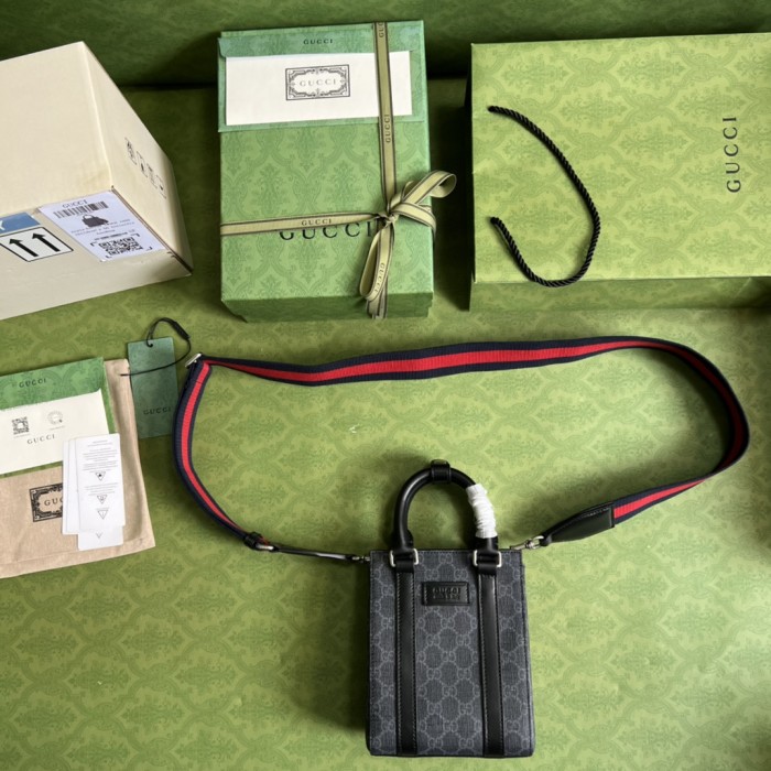 Handbag Gucci 696010 size 16*20*7 cm