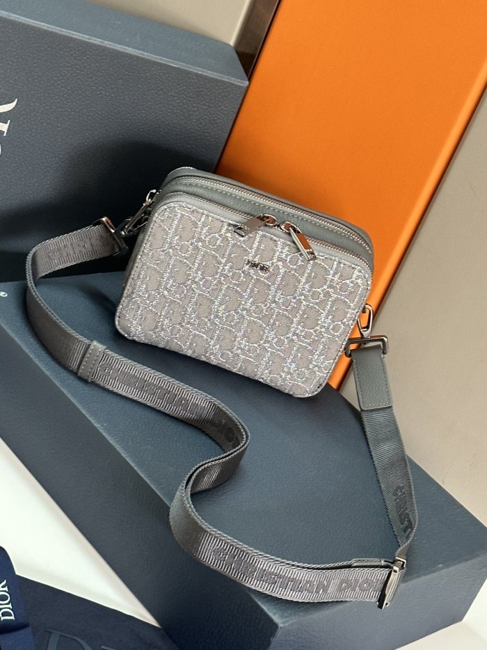 Handbag Dior 93310 size 17 x 12.5 x 5 cm