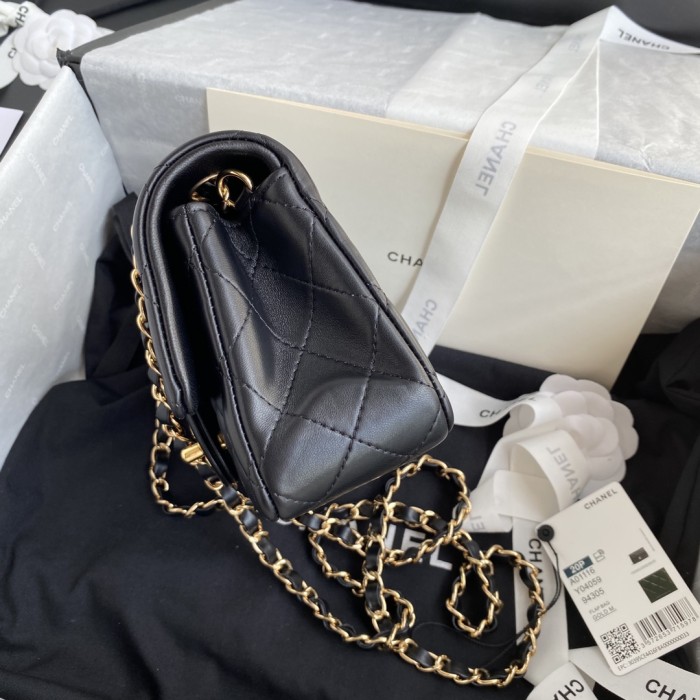 Handbag Chanel size 20 cm
