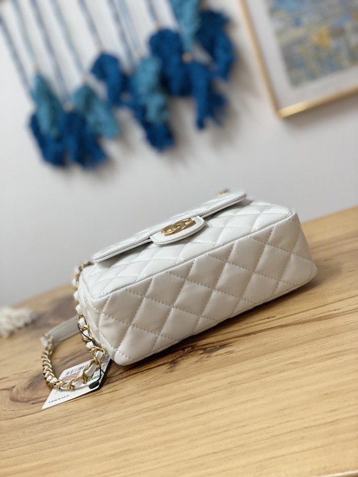 Handbag Chanel AS3710 size 17×19×6 cm