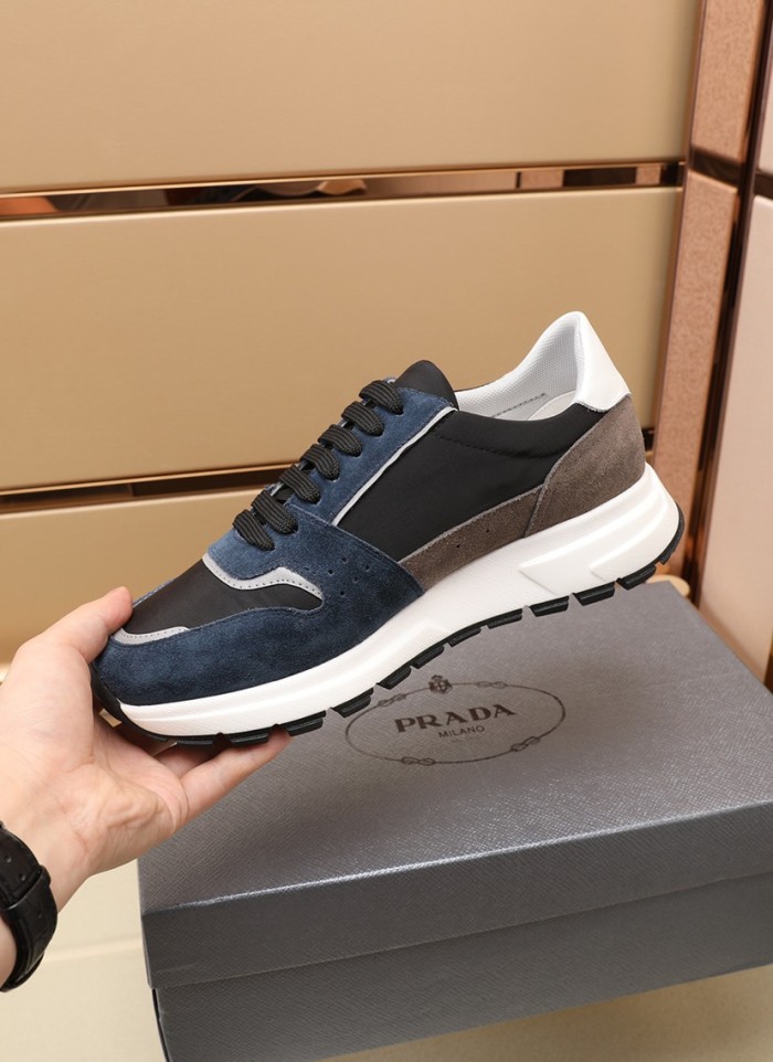 Prada Low Top sneaker 27