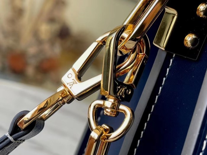 Handbag Louis Vuitton M59631 Dauphine size 25 x 17 x 10.5cm