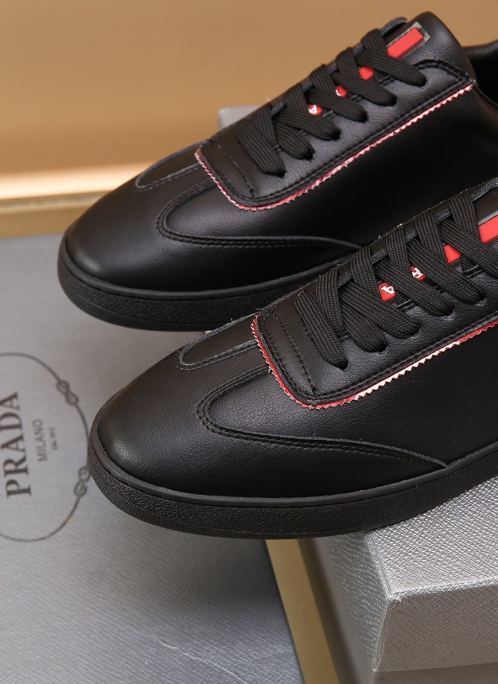 Prada Low Top sneaker 23