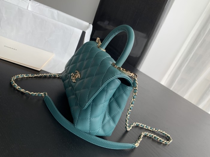 Handbag Chanel 2215 size 19 cm