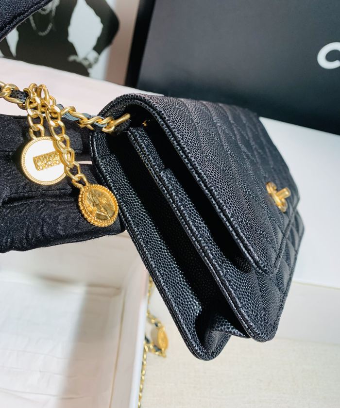 Handbag Chanel size 19*12.5*3 cm