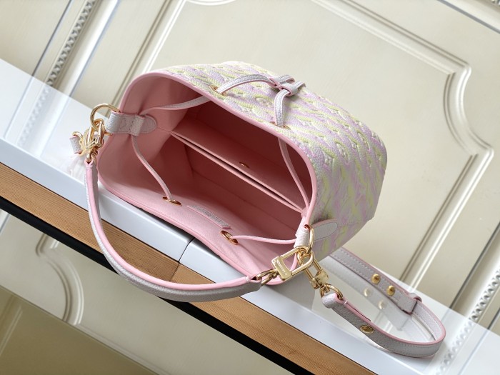 Handbag Louis Vuitton M46174 size 20 x 20 x 13 cm