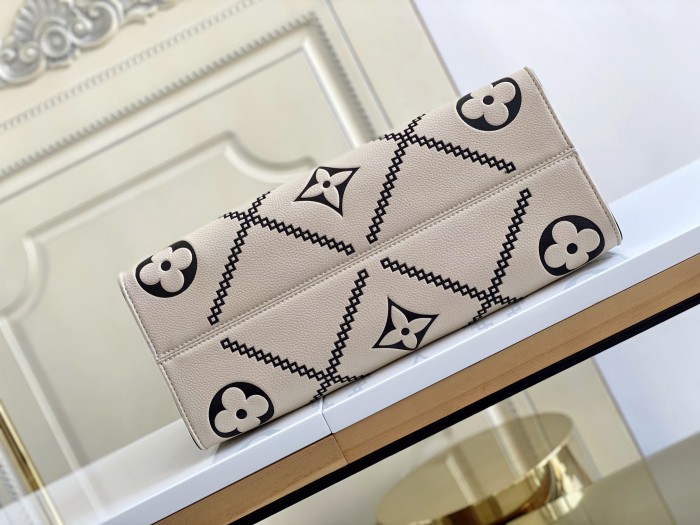 Handbag Louis Vuitton M45595 size 35-28-15 cm