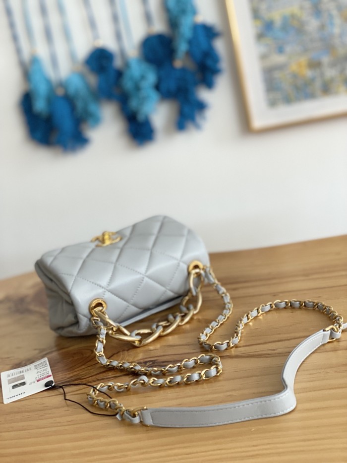 Handbag Chanel 3365 size 17X11.5X8.5 Cm