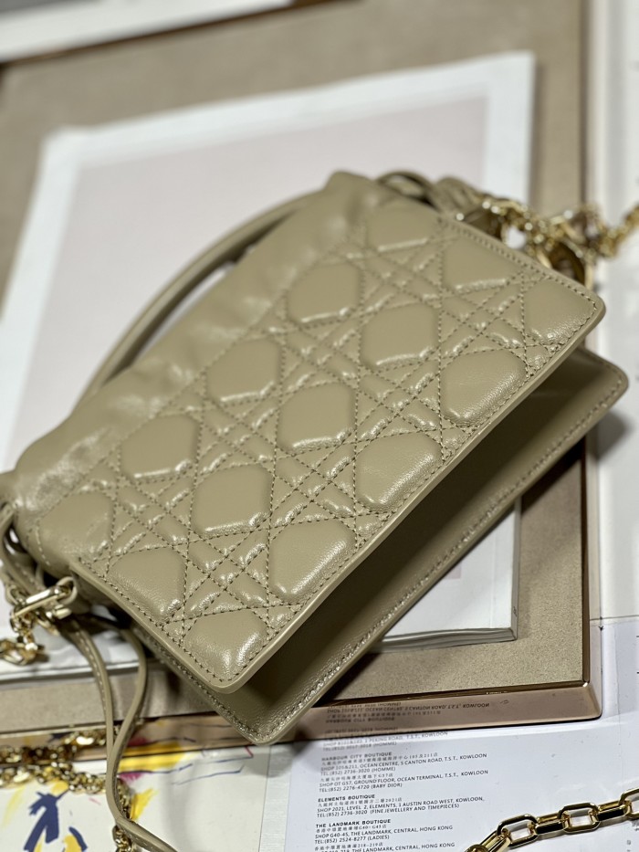 Handbag Dior 0981 size 19 x 13 x 5 cm