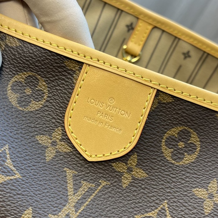 Handbag Louis Vuitton M40352 size 46*30*13 cm