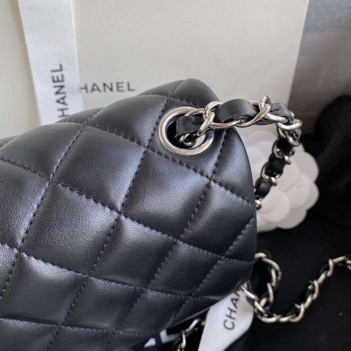 Handbag Chanel size 17 cm