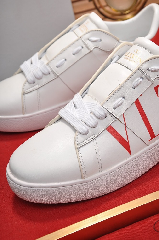 Valentino Garavani Rockstud Untitled calfskin sneaker 22