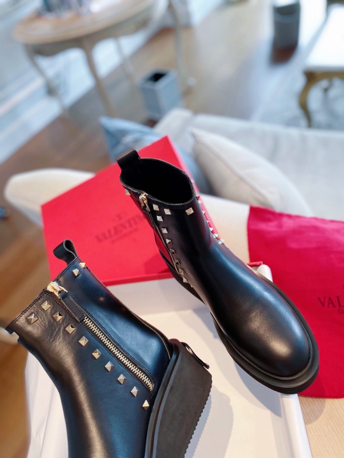 VALENTINO GARAVANI Roman Stud WOMEN 23