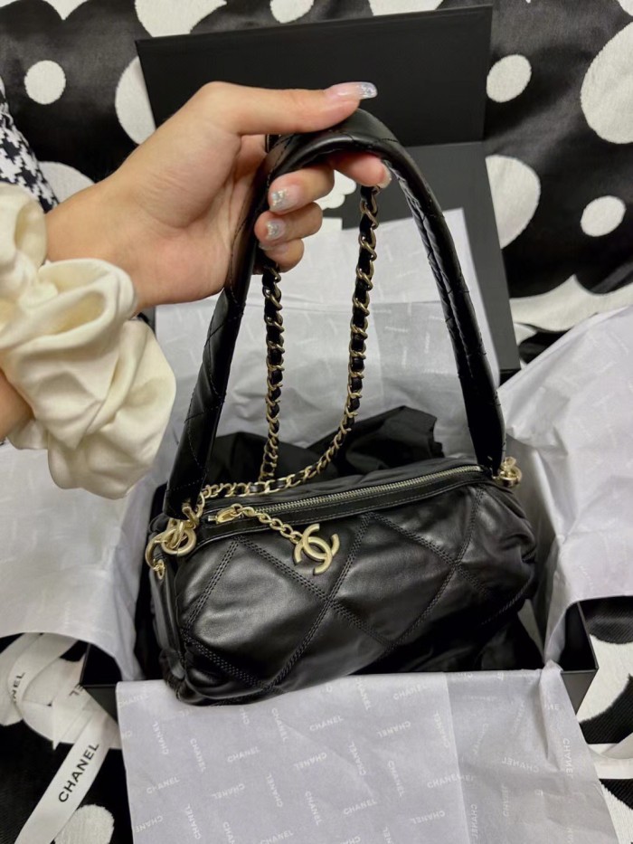 Handbag Chanel size 11*20*11 cm