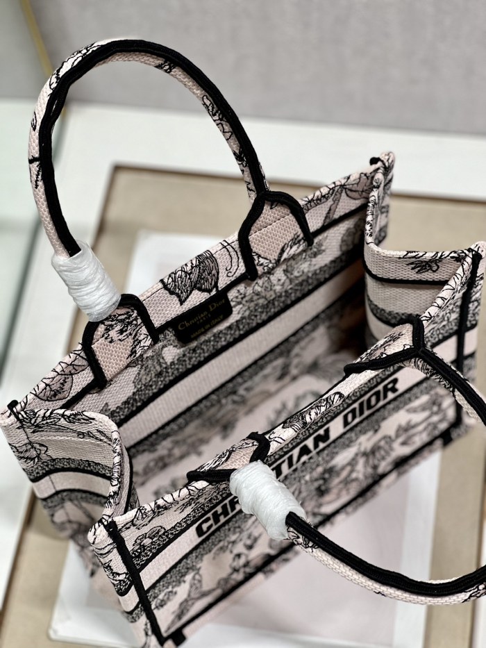 Handbag Dior 1265 size 26.5×21×14 cm