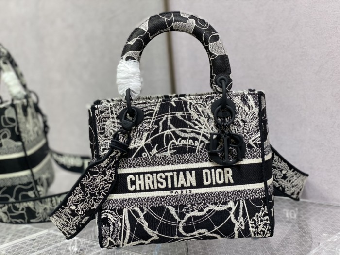 Handbag Dior size 24 cm