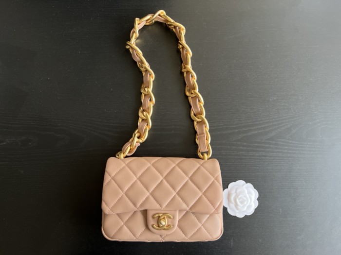 Handbag Chanel size 20 cm