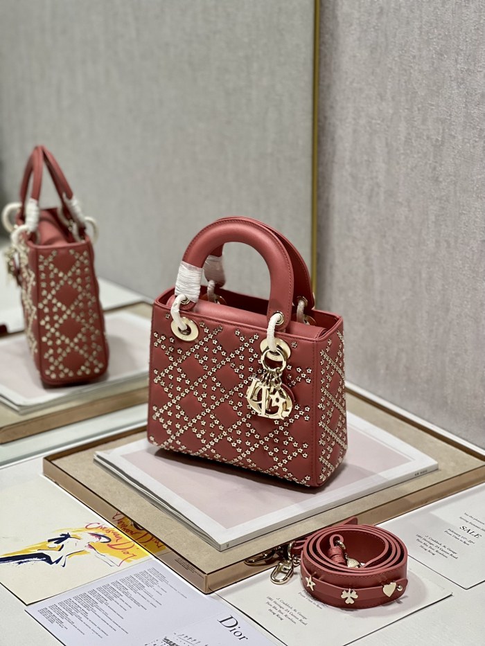 Handbag Dior 0531 size 20×16.5×8 cm