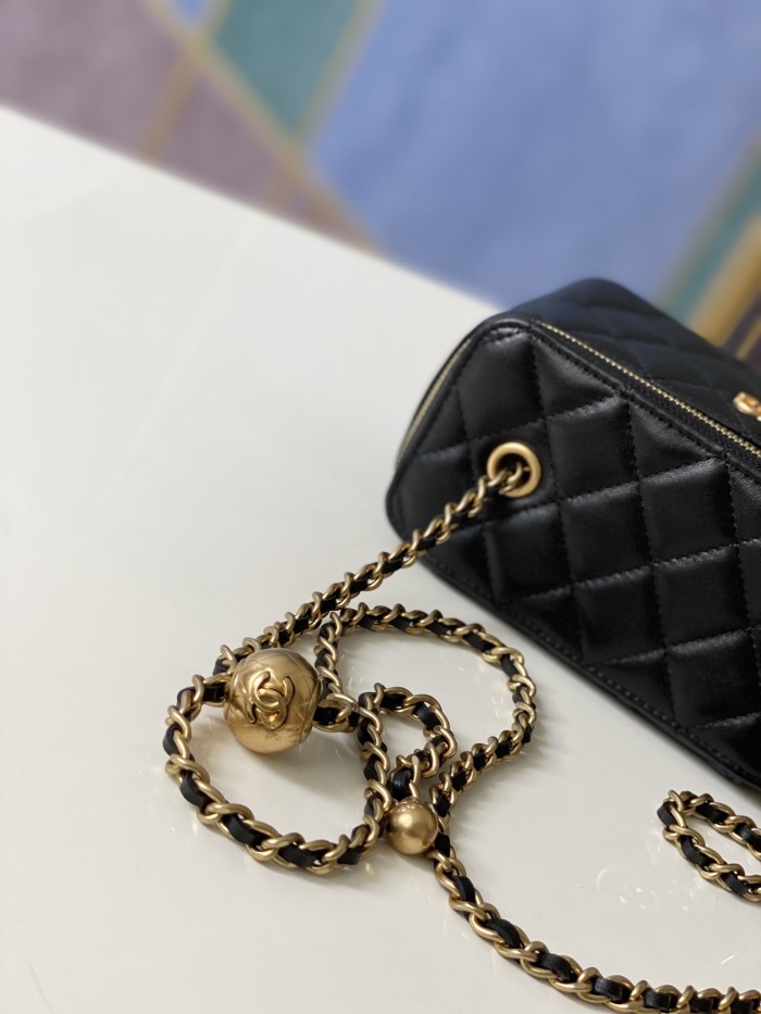 Handbag Chanel 81138 size 16 9.5 8 cm