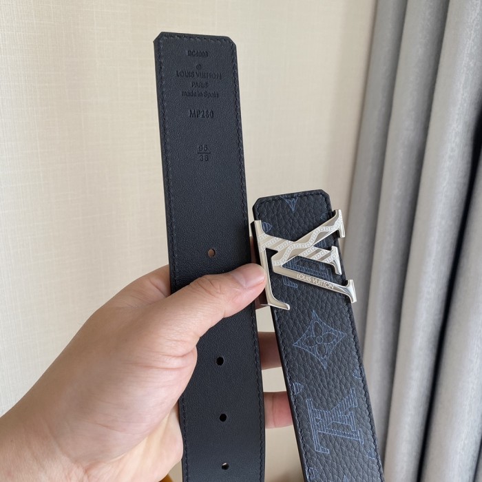 Louis Vuitton Belt 12 (width 4cm)