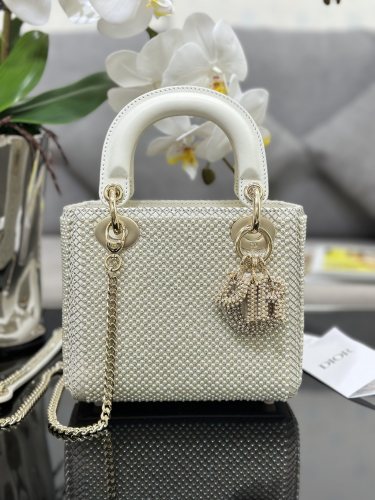 Handbag Dior M0505 size 17 x 15 x 7 cm