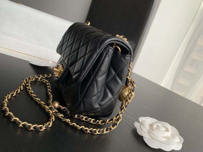 Handbag Chanel size 17 cm