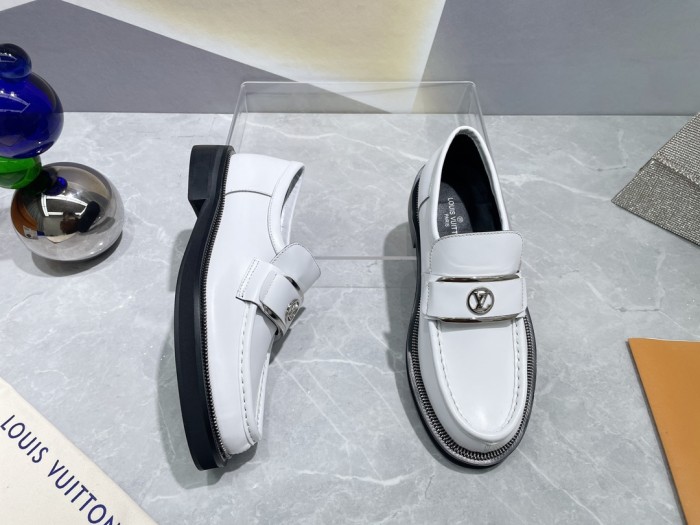 Louis Vuitton shoes WOMEN 3